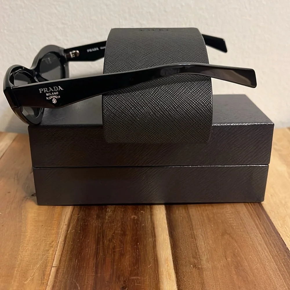 Prada PR 26ZS Sunglasses - Picture 5 of 7